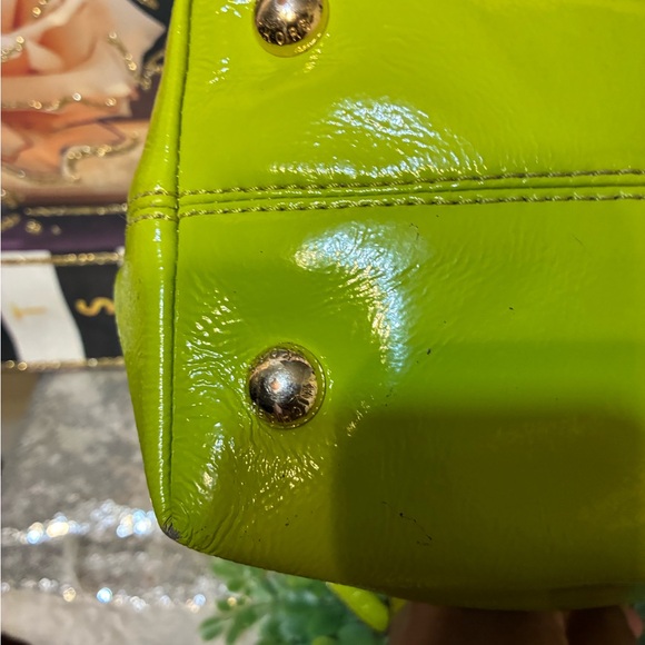 Micheal Kors Lime Green Tote Bag - Picture 9 of 13